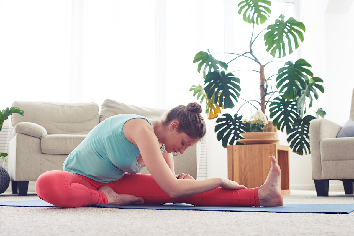 Joga dla początkujących: jak stworzyć domową praktykę jogi?